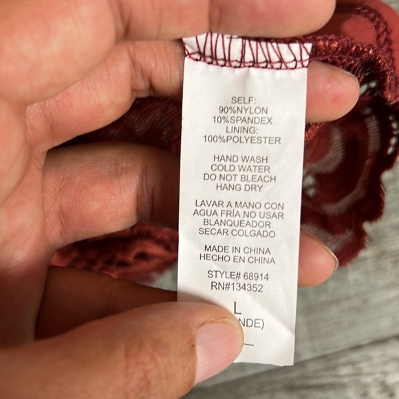 Cold shoulder top‎ - Picture 6 of 7